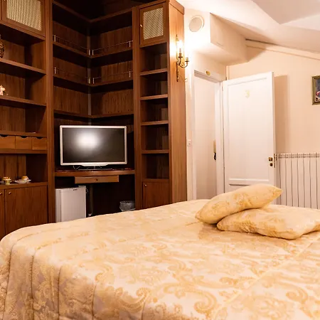 Alojamento de Acomodação e Pequeno-almoço Real Borbone 4*