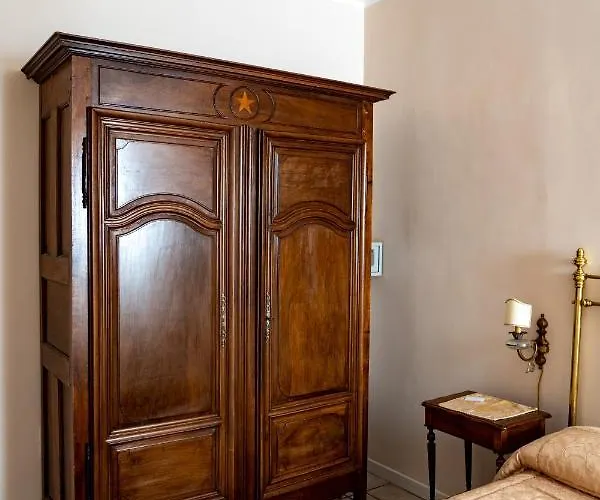 فندق مبيت وإفطار Real Borbone 4*